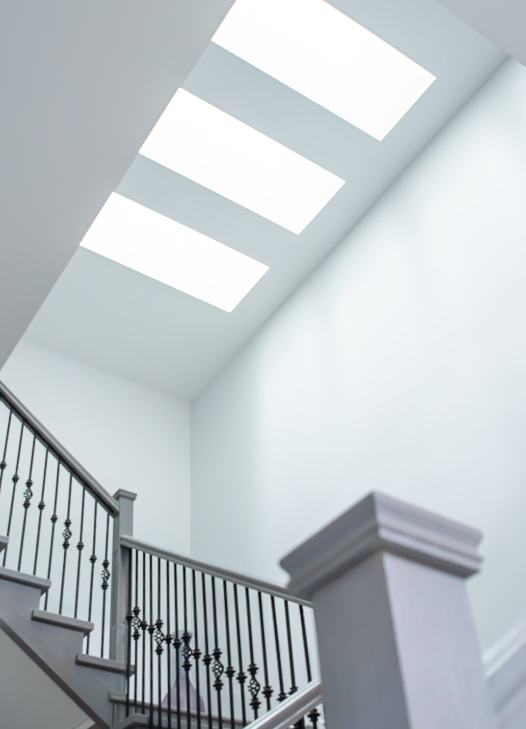 Featured central skylight well.