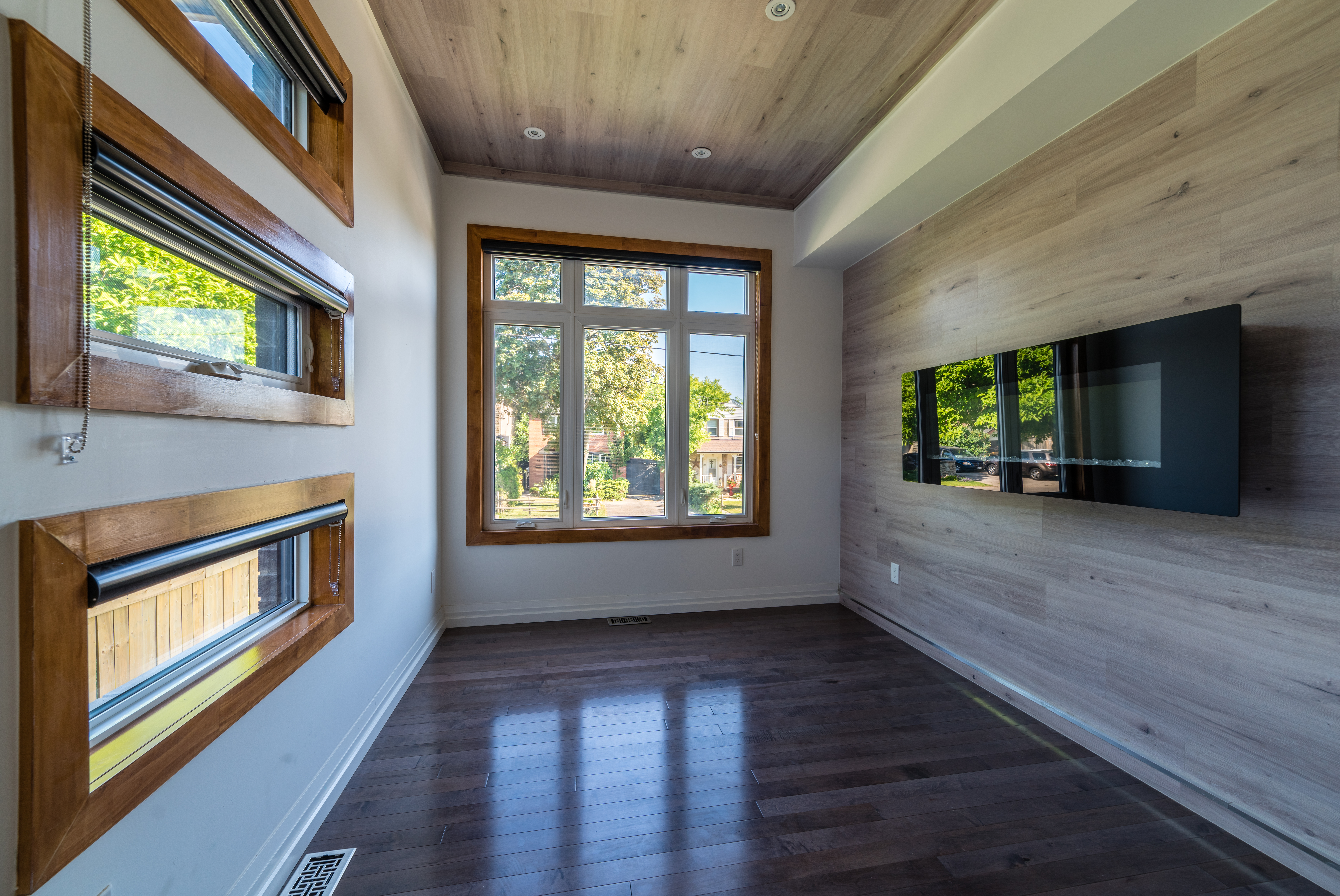 Featured central skylight well.